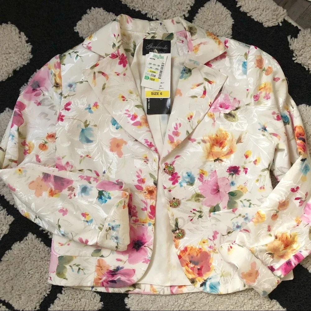 Vintage Floral Blazer - Picture 2 of 5